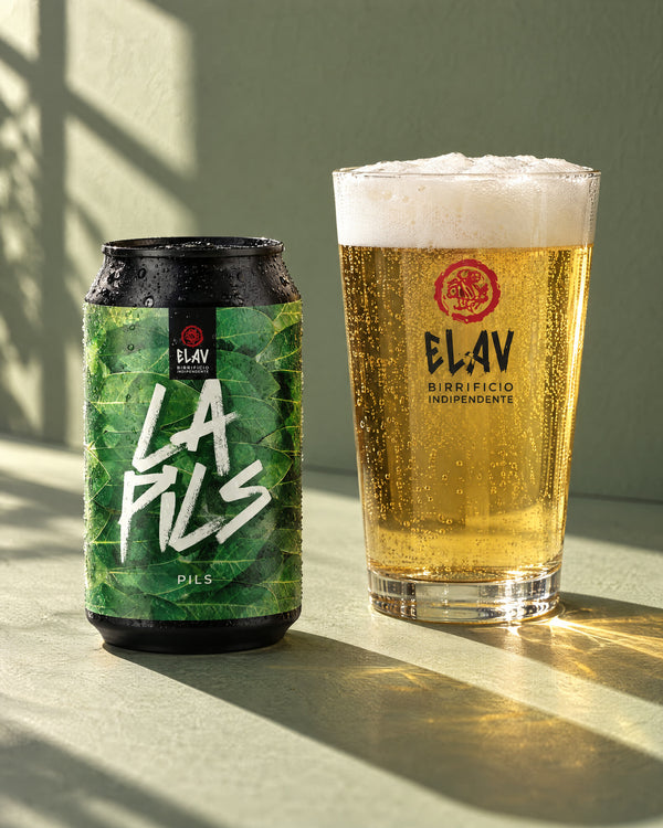 La Pils in lattina con il bicchiere, luce del sole