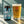 Punks do it Bitter in lattina con il bicchiere, luce del sole